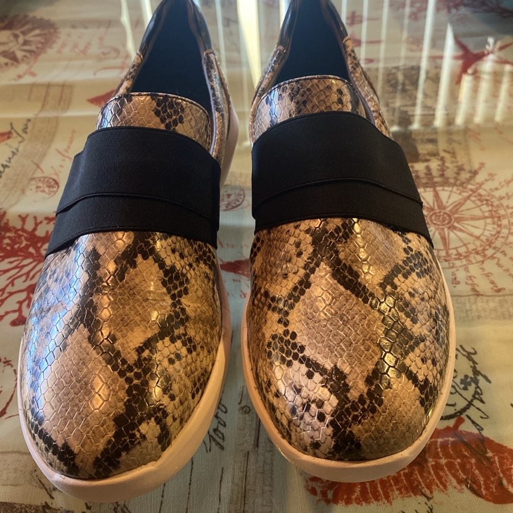Clark’s ultimate comfort cushion feel slip on loafers. - Picture 6 of 6